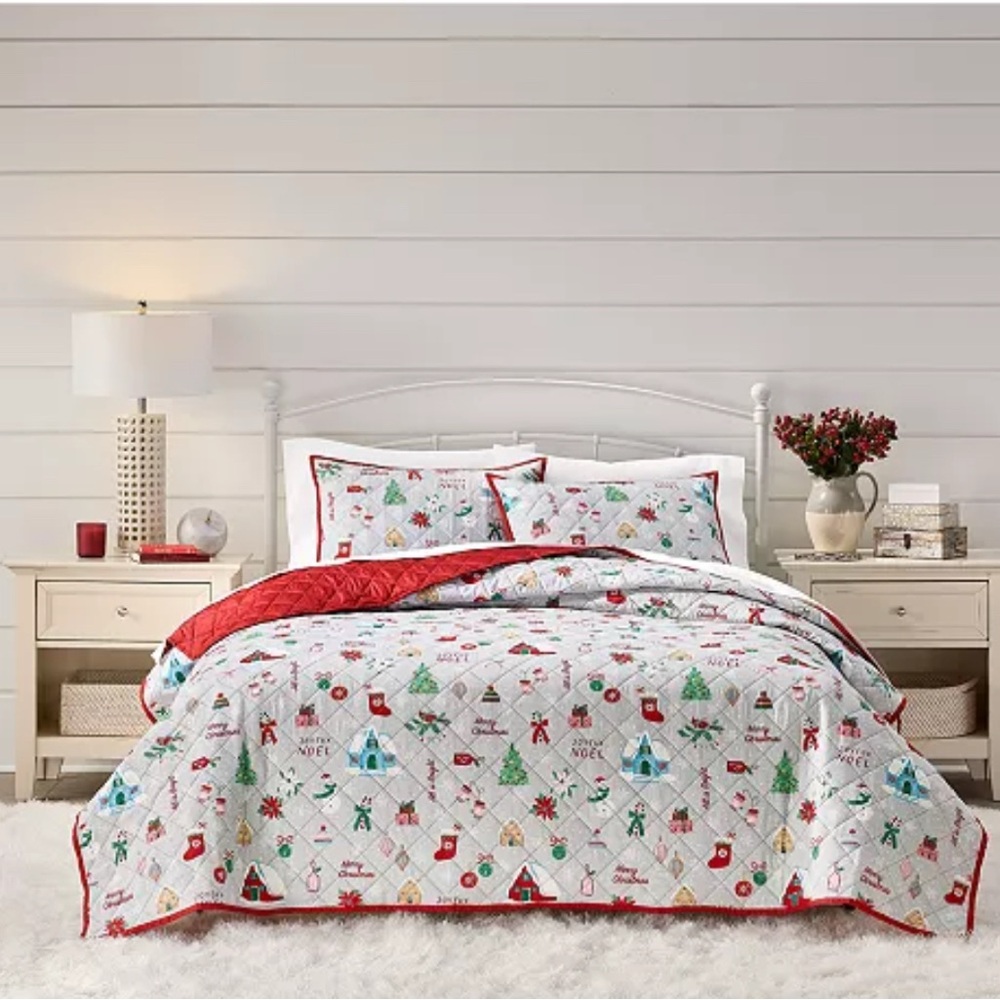 Festive Holiday Quilt Set - Red and White